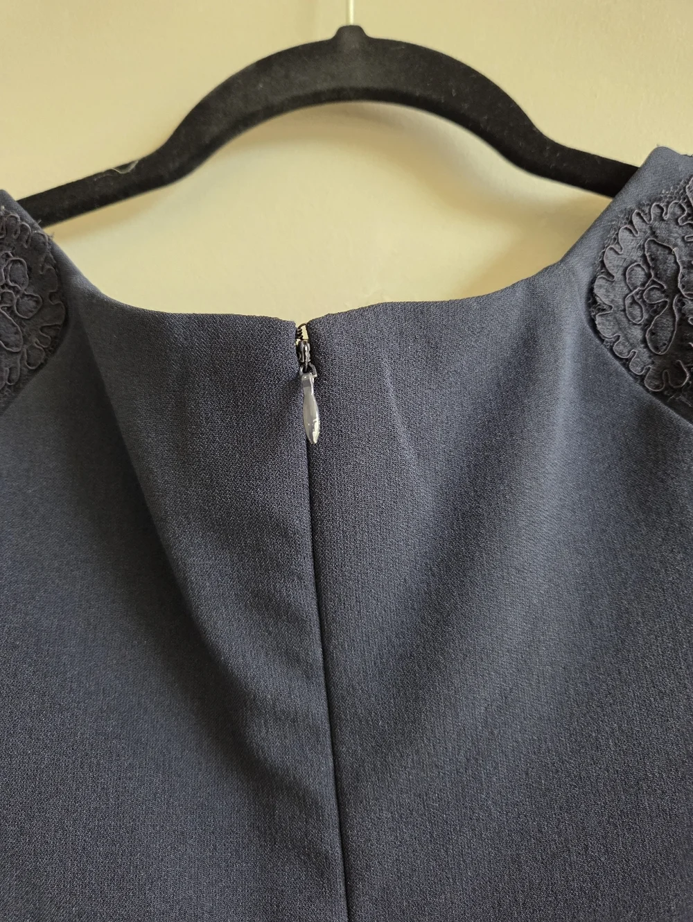 Maggy London Petite Lace Cap Sleeve Sheath Dress In‎ Navy Size 4P